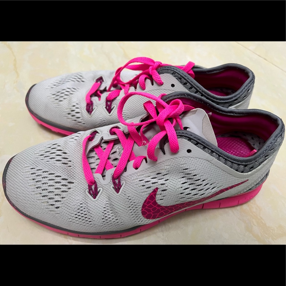 Nike Women Free TR Fit 5.0 Sneakers - Size 6